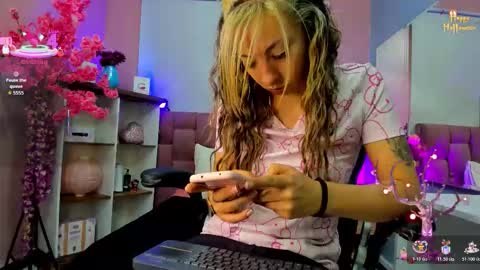 Snapshot of milu_beluci chatting on November 2025 02:17:01 PM Milu Belucci online show from November 2025 02:17:01 PM