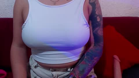 Milu Wallace  online show from February 2026 11:19:02 PM