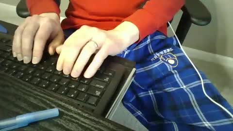 Snapshot of milwaukeebadger24 chatting on February 2025 10:50:02 PM milwaukeebadger24 online show from February 2025 10:50:02 PM