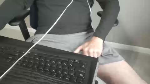 Snapshot of milwaukeebadger24 chatting on October 2025 01:00:01 PM milwaukeebadger24 online show from October 2025 01:00:01 PM