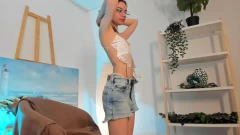 Snapshot of mimi_petitte chatting on May 2026 02:45:01 PM Mimi online show from May 2026 02:45:01 PM