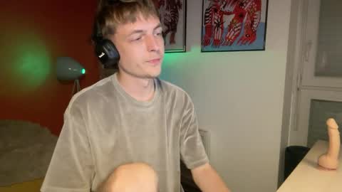 mimiro12 online show from April 2026 07:07:02 PM