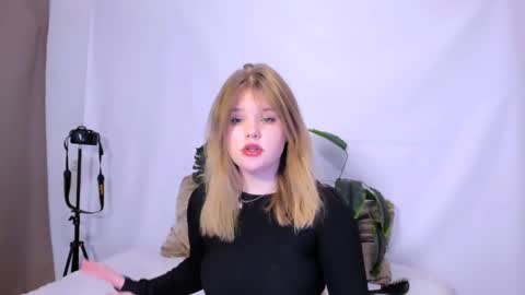 hi Im Mina  online show from March 2025 11:49:02 AM