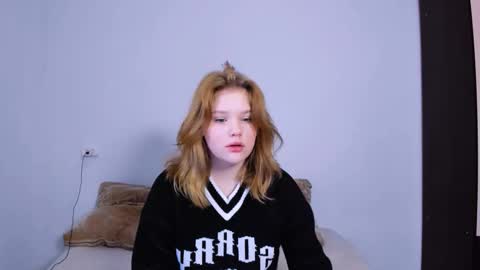 hi Im Mina  online show from October 2025 10:21:02 PM