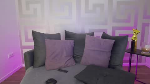 Mina online show from February 2025 09:09:01 AM