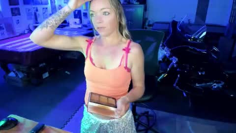 Snapshot of mindymars chatting on November 2025 04:40:02 PM Mindy Mars online show from November 2025 04:40:02 PM