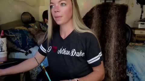 Snapshot of mindymars chatting on November 2025 04:40:01 PM Mindy Mars online show from November 2025 04:40:01 PM