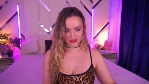 minifox_ online show from November 2025 08:25:02 AM