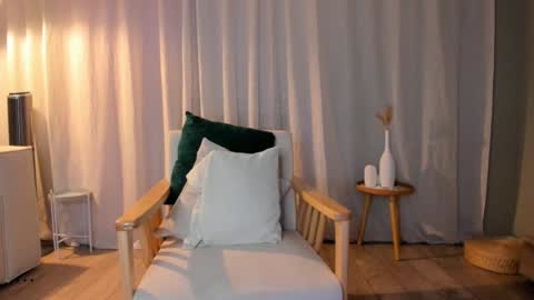 minnie_jin online show from November 2025 01:44:02 PM