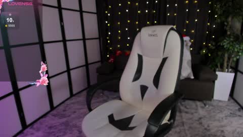 Snapshot of mintrose chatting on December 2024 02:33:01 AM Rosie online show from December 2024 02:33:01 AM