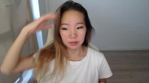 Snapshot of mira_g chatting on November 2025 12:04:01 PM mira_g online show from November 2025 12:04:01 PM