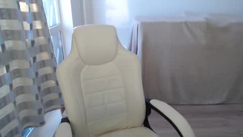 mira_g online show from February 2026 12:41:02 PM