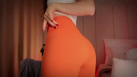 Snapshot of mira_kraviz chatting on September 2025 09:09:01 PM Mira online show from September 2025 09:09:01 PM