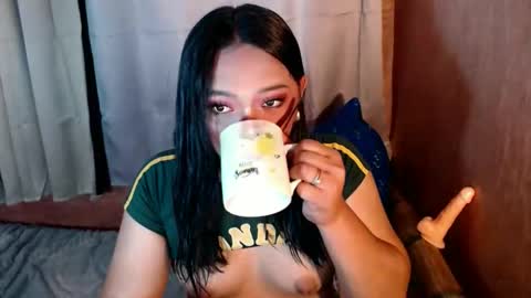 Snapshot of mira_luna222 chatting on November 2025 12:32:02 AM Mira Bella online show from November 2025 12:32:02 AM