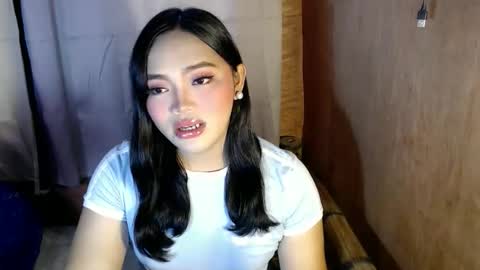 Snapshot of mira_luna222 chatting on November 2025 01:53:01 AM Mira Bella online show from November 2025 01:53:01 AM