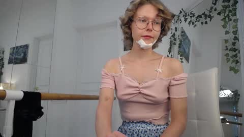 Snapshot of mira_marni chatting on September 2025 11:10:01 AM mira_marni online show from September 2025 11:10:01 AM