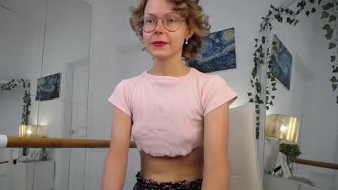 Snapshot of mira_marni chatting on September 2025 11:15:01 AM mira_marni online show from September 2025 11:15:01 AM