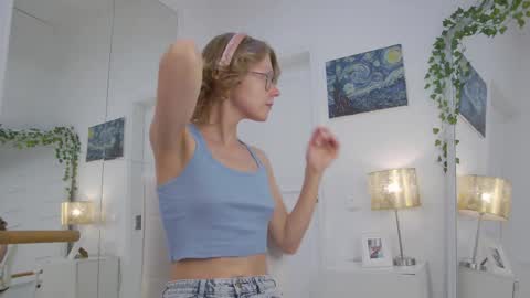 Snapshot of mira_marni chatting on November 2025 10:58:02 AM mira_marni online show from November 2025 10:58:02 AM