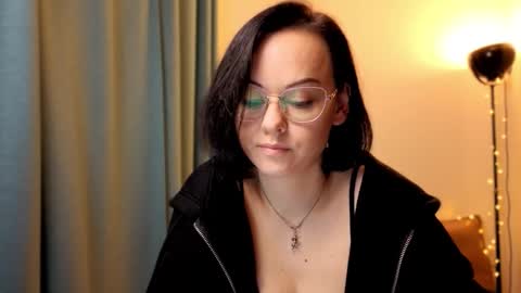 MiraSkyy online show from November 2025 04:29:01 PM