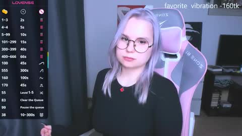 Kira online show from November 2025 07:51:02 PM