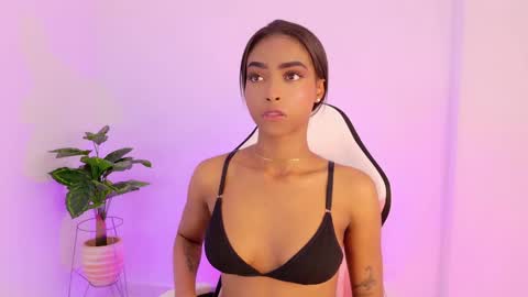 Snapshot of mis_nicole chatting on November 2025 04:07:02 AM Andrea Thanks guys for the support online show from November 2025 04:07:02 AM