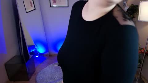 Snapshot of misha_the_createrr chatting on January 2026 09:03:01 AM Ivy online show from January 2026 09:03:01 AM