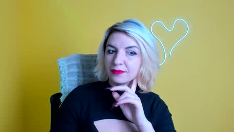 Snapshot of mishelle_blondie chatting on December 2025 08:07:02 PM Mishelle online show from December 2025 08:07:02 PM