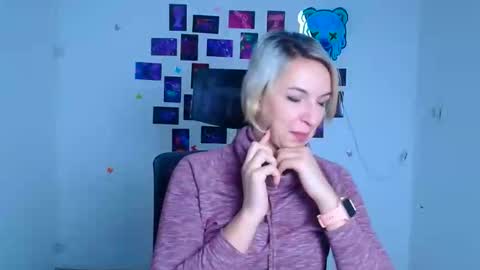 Snapshot of mishelle_blondie chatting on December 2025 12:32:01 PM Mishelle online show from December 2025 12:32:01 PM
