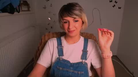 Snapshot of mishelle_blondie chatting on May 2026 04:33:01 PM Mishelle online show from May 2026 04:33:01 PM