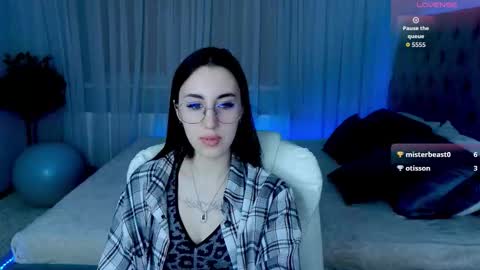Snapshot of miss__linn chatting on December 2025 01:42:01 PM Linn online show from December 2025 01:42:01 PM