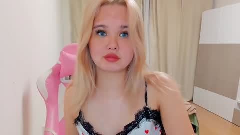 Snapshot of miss__selena chatting on December 2024 10:02:02 PM miss__selena online show from December 2024 10:02:02 PM