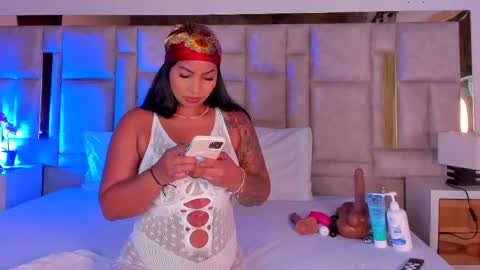 Miss Abigail  online show from November 2025 01:11:01 PM