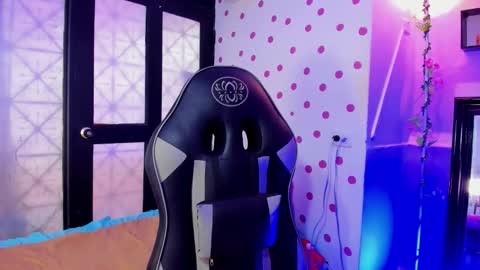 Snapshot of miss_akemi chatting on October 2025 01:37:01 PM Akemi 3 online show from October 2025 01:37:01 PM