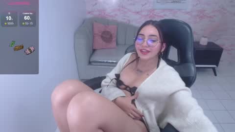 Snapshot of miss_andrea_t chatting on December 2024 02:00:01 PM andrea online show from December 2024 02:00:01 PM