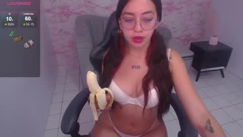 Snapshot of miss_andrea_t chatting on January 2025 02:07:01 PM andrea online show from January 2025 02:07:01 PM