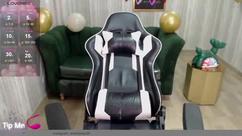 Snapshot of miss_andrea_t chatting on February 2025 02:12:02 PM andrea online show from February 2025 02:12:02 PM