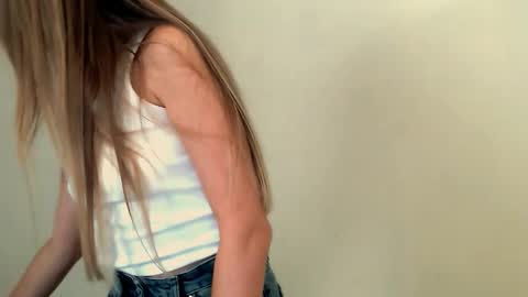 Angelina online show from September 2025 07:41:01 AM