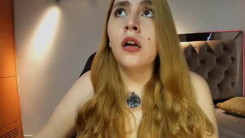 Anny online show from December 2025 11:08:01 AM