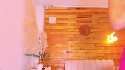 Camila online show from November 2025 02:45:01 AM