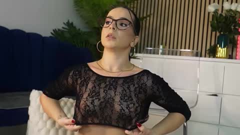 Denise online show from November 2025 08:46:02 PM