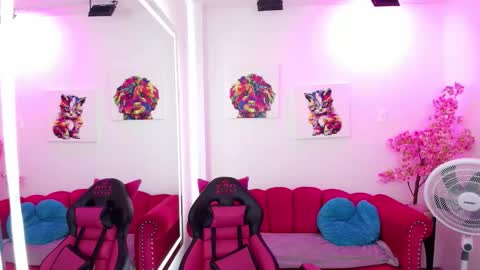 Snapshot of miss_dolly1 chatting on November 2025 12:23:02 PM Melanie online show from November 2025 12:23:02 PM