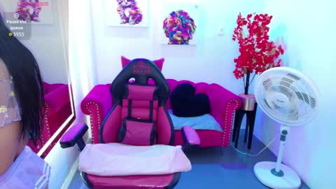 Melanie online show from April 2026 12:27:02 PM