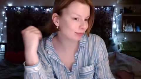 Snapshot of miss_elistia_ chatting on February 2025 03:21:02 PM Elis online show from February 2025 03:21:02 PM