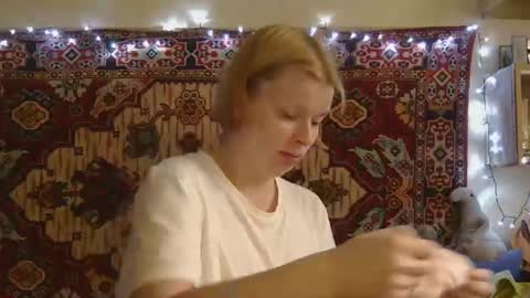 Snapshot of miss_elistia_ chatting on September 2025 12:20:01 PM Elis online show from September 2025 12:20:01 PM