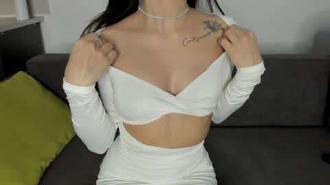 Snapshot of miss_emilyy chatting on December 2024 04:43:02 PM Emily online show from December 2024 04:43:02 PM