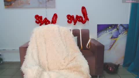 Snapshot of miss_kiten chatting on February 2025 11:00:02 PM miss_kiten online show from February 2025 11:00:02 PM