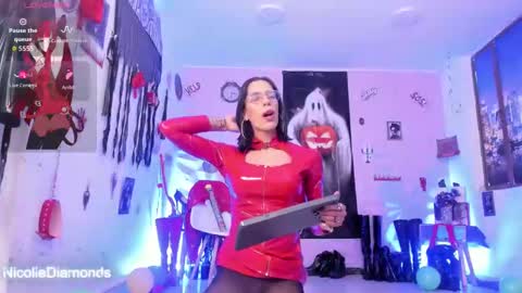 Miss Nicole online show from October 2025 01:23:01 PM