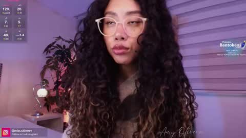 Amy Olivera online show from October 2025 01:23:01 PM