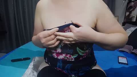 Snapshot of miss_tasha_kom chatting on December 2024 01:44:01 PM miss_tasha_kom online show from December 2024 01:44:01 PM