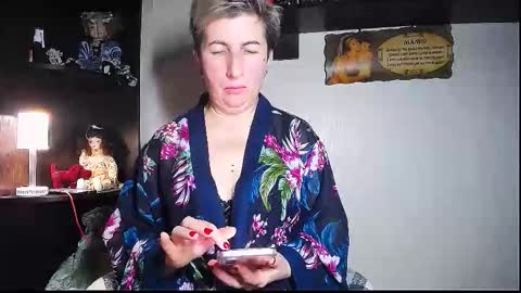 Snapshot of miss_tasha_kom chatting on November 2025 03:44:01 PM miss_tasha_kom online show from November 2025 03:44:01 PM